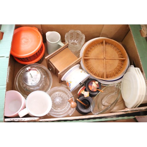 372 - Boxes of kitchen wares & cutlery