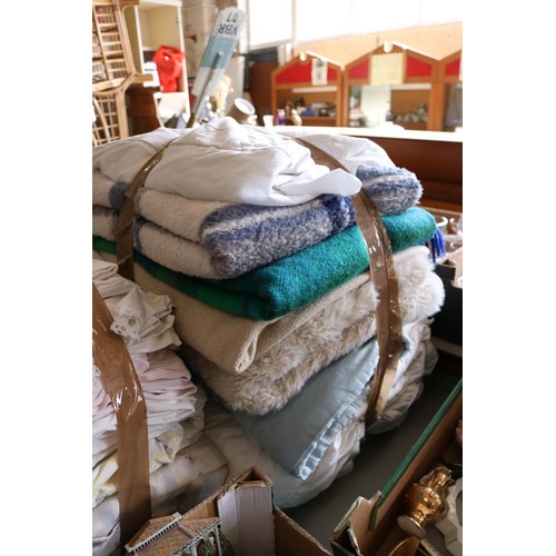 374 - 2 bundles of of bed linen, blankets, duvets, pillows, etc