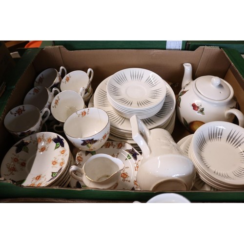 386 - 4 boxes of various dinner ware