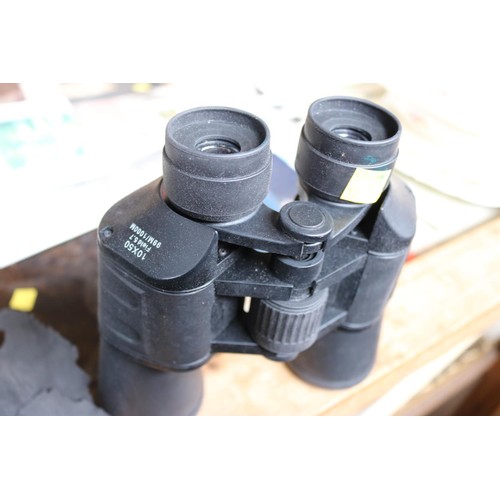 478 - 2 pairs of binoculars