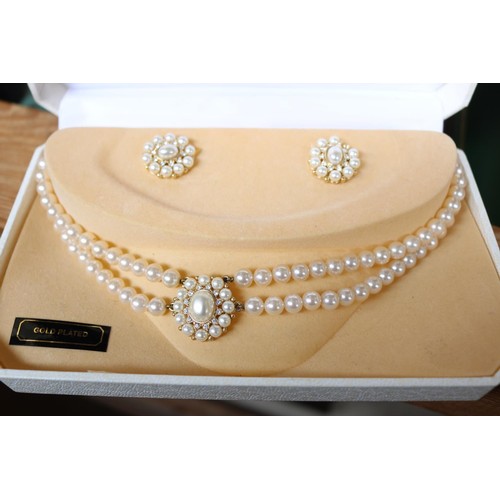 480 - Pearl necklace & earrings