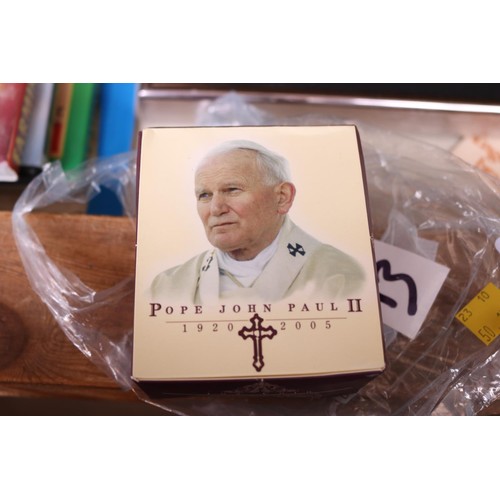 516 - Pope John Paul II 2005 1 dollar cook islands coin