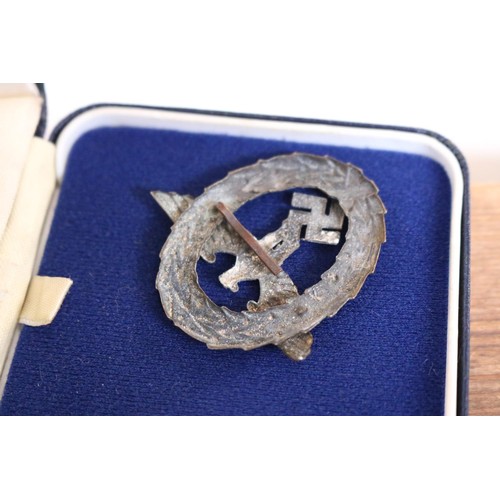 517 - German 3rd reich police cap badge, 1st pattern oak leaf eagle pin metal