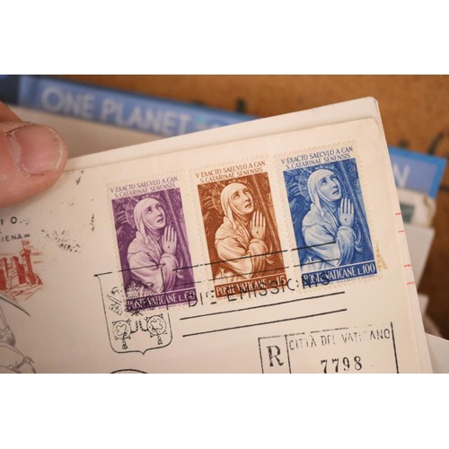 524 - World Vatican postacrds & fdc covers