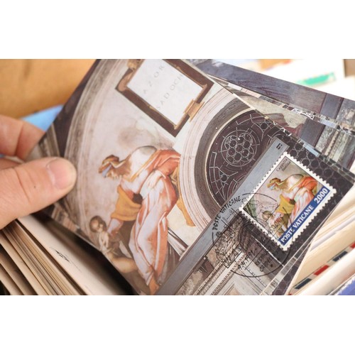 524 - World Vatican postacrds & fdc covers