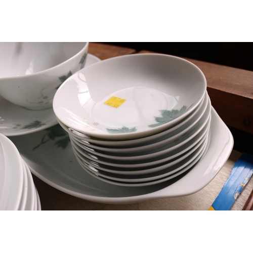 559 - Noritake serving dishes, plates & bowls