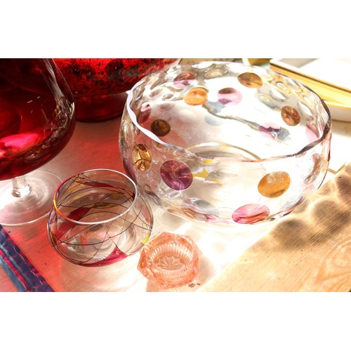 561 - Various multicoloured glass items - bowls, vases