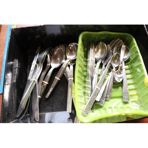 569 - Cutlery - quality sets of settings for 4 & loose utencils