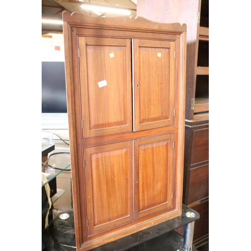 585 - Corner cabinet