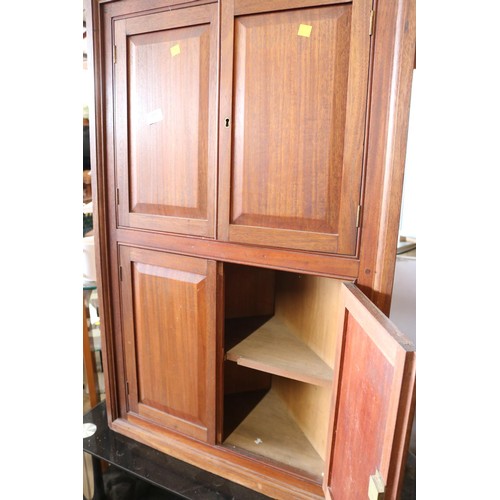 585 - Corner cabinet