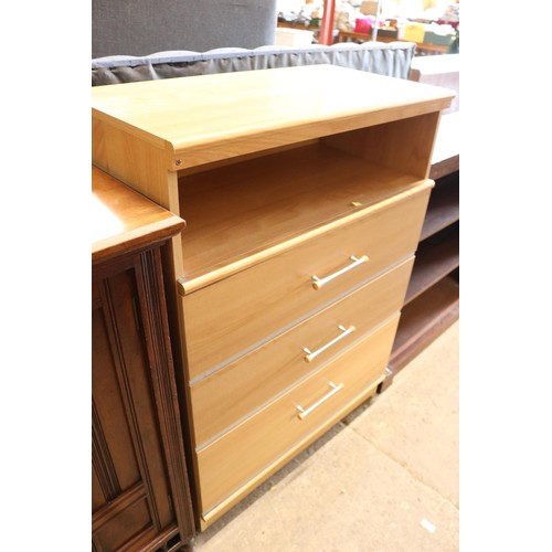 591 - Chest of drawers