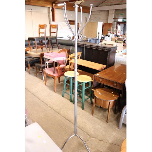 608 - Metal coat stand