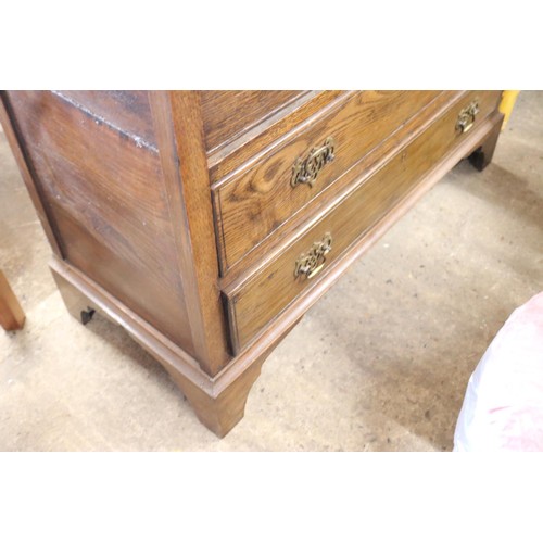 610 - Dark oak chest of drawers