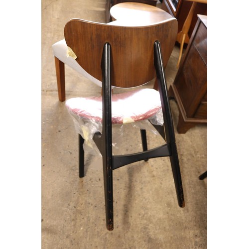 612 - G-plan drop leaf table with 4 chairs