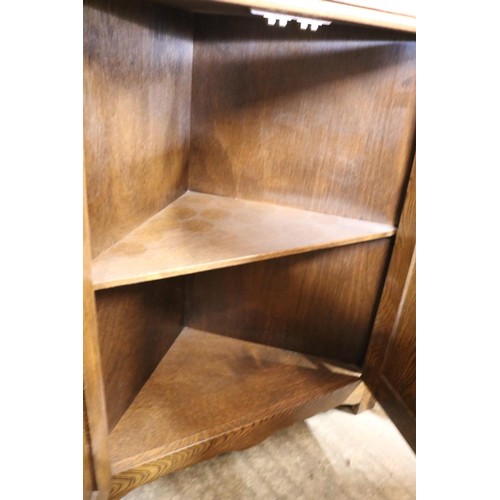 622 - Old charm style corner display cabinet