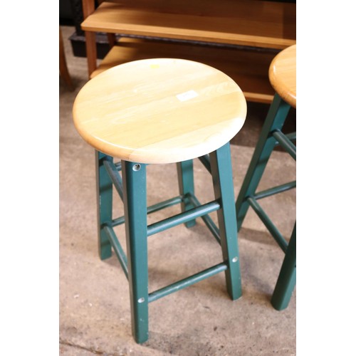 632 - 2 kitchen stools