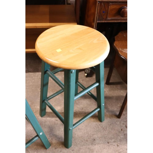 632 - 2 kitchen stools