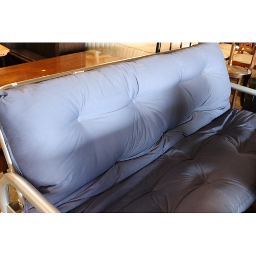 635 - Metal action sofa bed