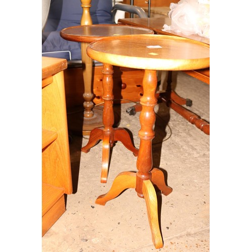 640 - Pair of occasional tables