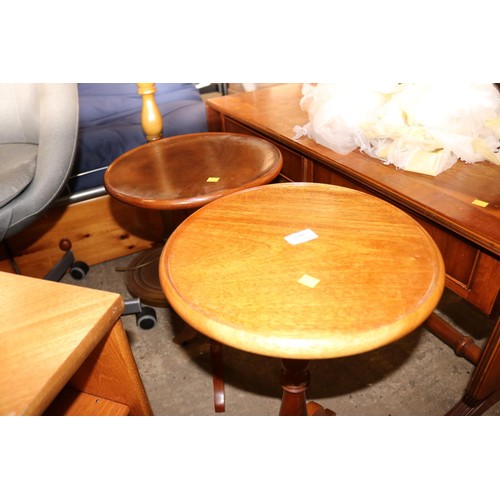 640 - Pair of occasional tables