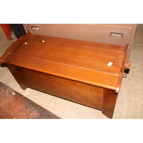 654 - Oak linenfold blanket box