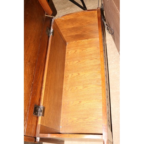 654 - Oak linenfold blanket box