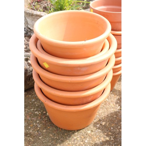 94 - qty of terracotta pots