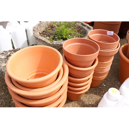 94 - qty of terracotta pots