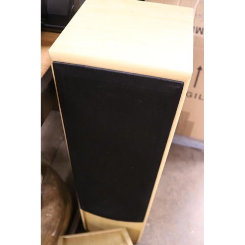 113 - 2 acoustic speakers