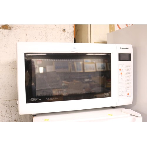 135 - Panasonic microwave - warranted until 12 noon Tuesday following the above sale