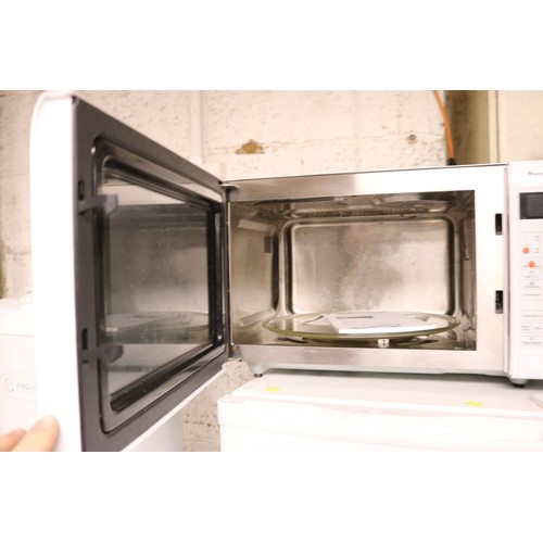 135 - Panasonic microwave - warranted until 12 noon Tuesday following the above sale