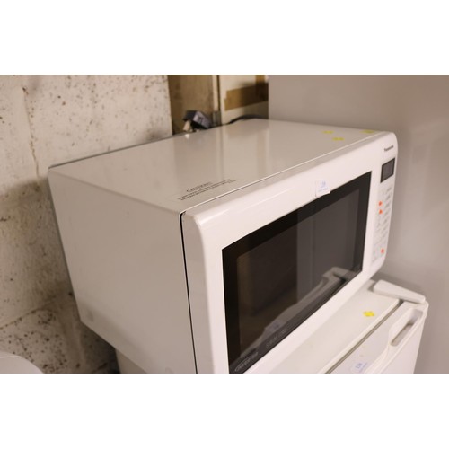 135 - Panasonic microwave - warranted until 12 noon Tuesday following the above sale