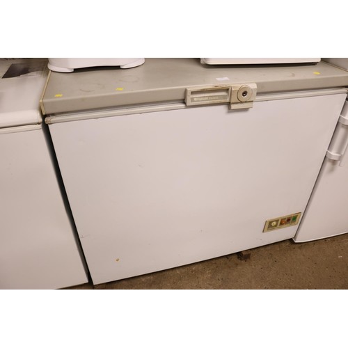 137 - Frigidaire deluxe chest freezer 4` -warranted until 12 noon Tuesday following the above sale