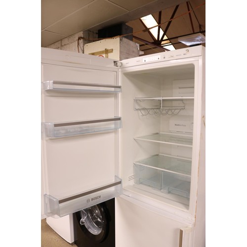 140 - Bosch fridge/freezer - warranted until 12 noon Tuesday following the above sale