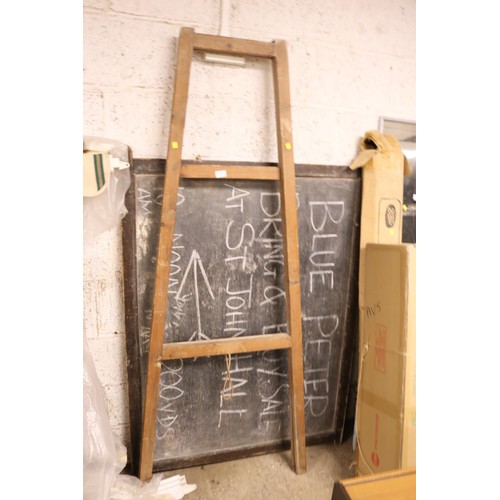 143 - Blackboard easel