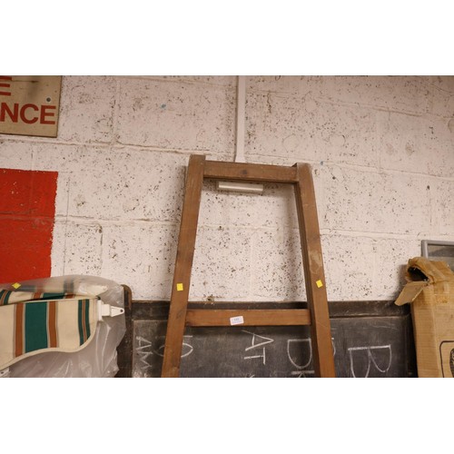 143 - Blackboard easel