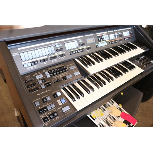 650 - Technics electric organ/keyboard with stool & music - warranted until 12 noon Tuesday following the ... 