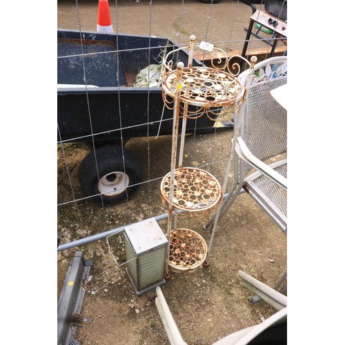24 - Metal plant stand
