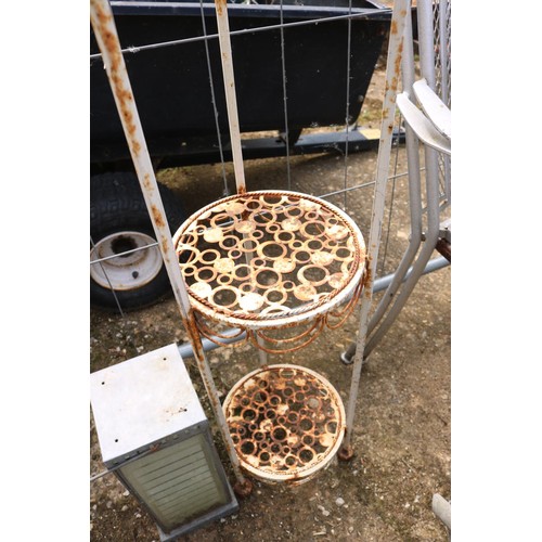 24 - Metal plant stand