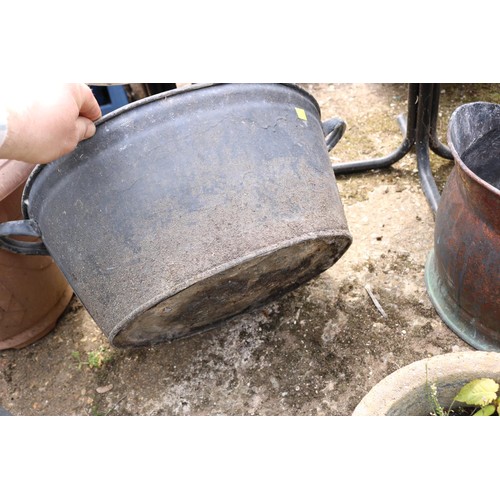 80 - Galvanised tub, small churn, coal scuttle (no base A/F)