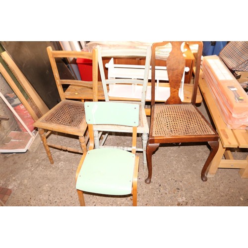 95 - Wooden bench, 4 chairs, rug, etc