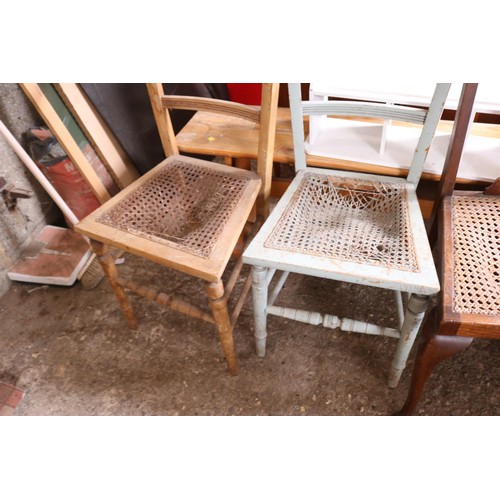 95 - Wooden bench, 4 chairs, rug, etc