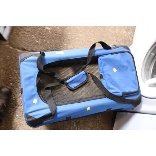 100 - Folding pet carrier bag