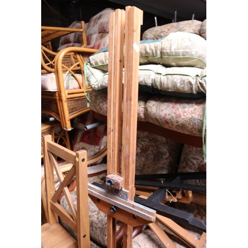 107 - 5 art easels