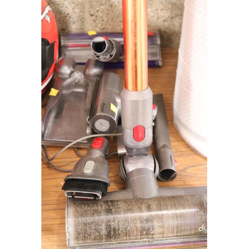 149 - Dyson Cyclone Absolute cleaner & attachments - warranted until 12 noon Tuesday following the above s... 