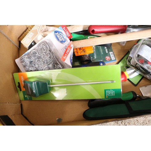 155 - Box containing various small gardening  items etc.