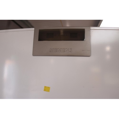 232 - Siemens fridge freezer - warranted until 12 noon Tuesday following the above sale