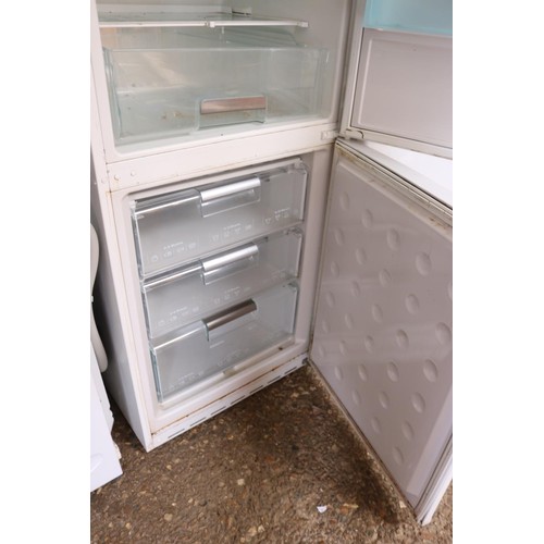 232 - Siemens fridge freezer - warranted until 12 noon Tuesday following the above sale