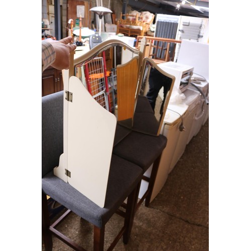 252 - 2 high stools & mirror