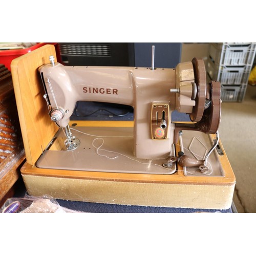 286 - Singer sewing machine & sewing accessories